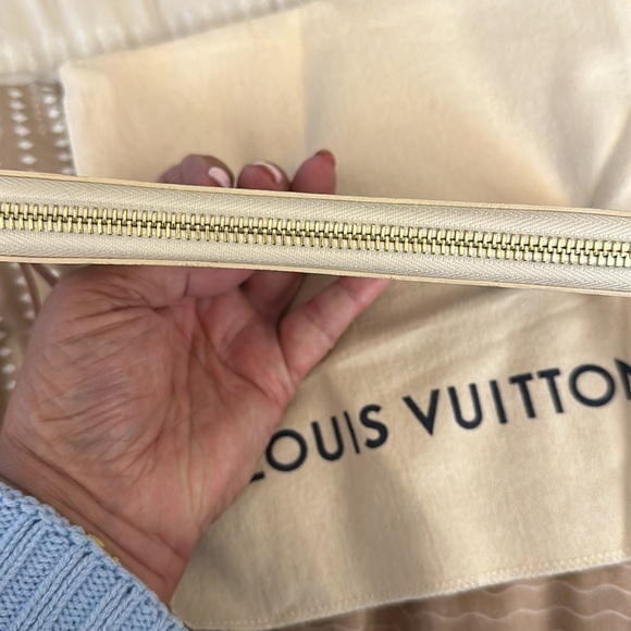 Beautiful Louis Vuitton Zippy - Picture 5 of 10